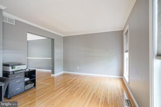 63 LARKSPUR CIR, Sicklerville, NJ 08081