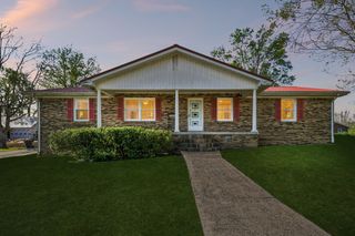 110 E Ward St, Centerville, TN 37033