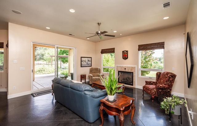 7190 Starkview Pl, Loomis, CA 95650