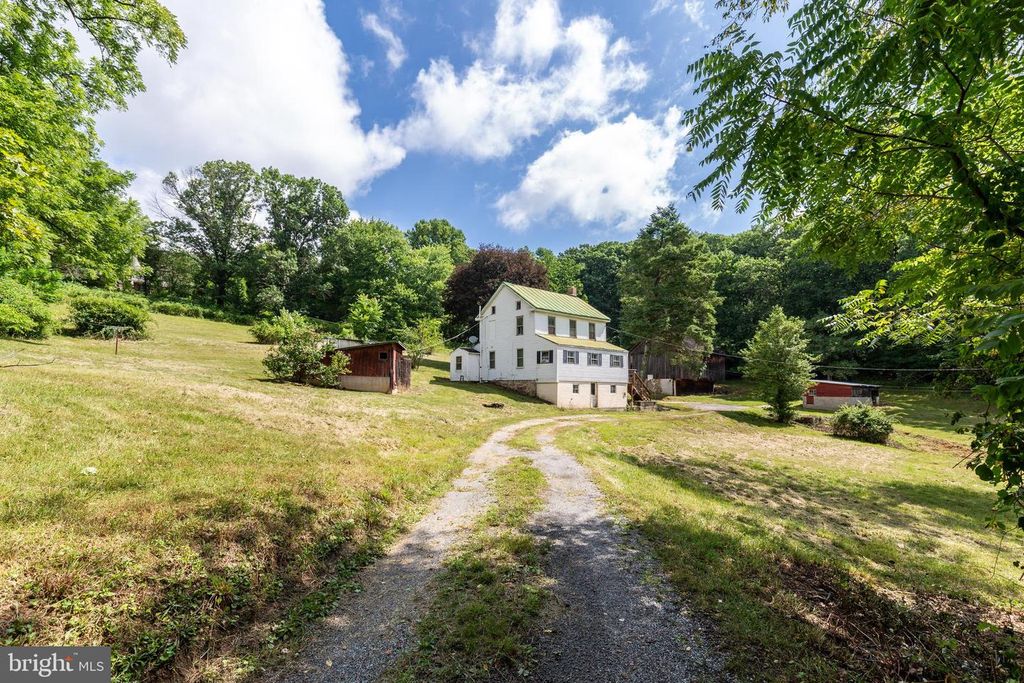 2685 DAY SPRING DR, Hampstead, MD 21074