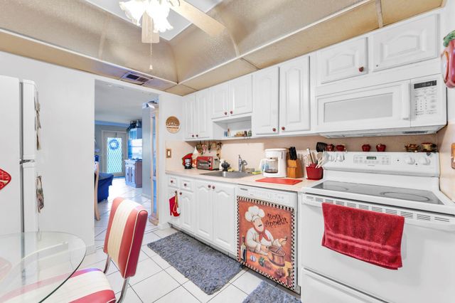 7300 NW 5th Ct 105, Margate, FL 33063