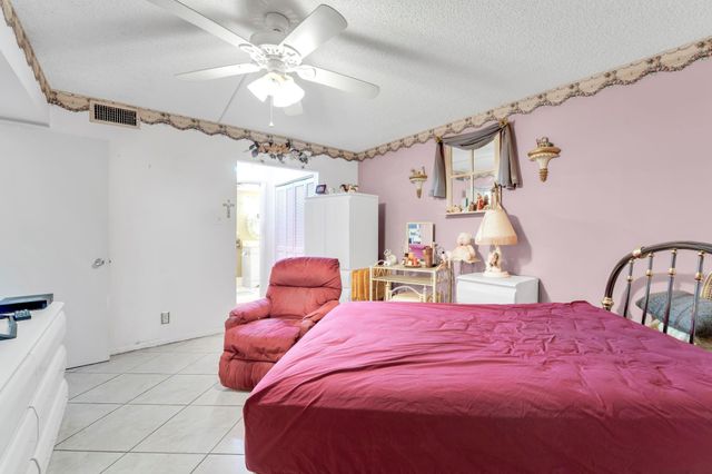 7300 NW 5th Ct 105, Margate, FL 33063