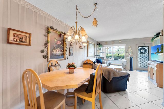 7300 NW 5th Ct 105, Margate, FL 33063