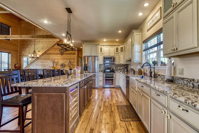 810 Oakley Way, Gatlinburg, TN 37738