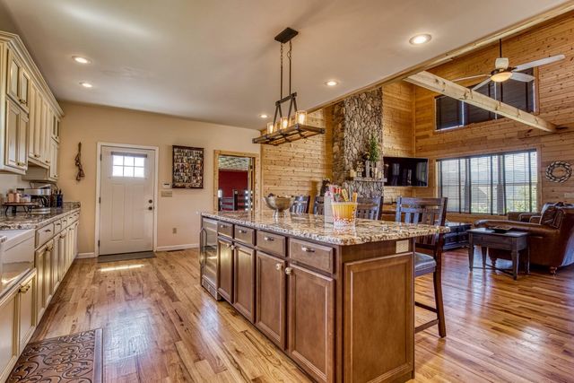 810 Oakley Way, Gatlinburg, TN 37738