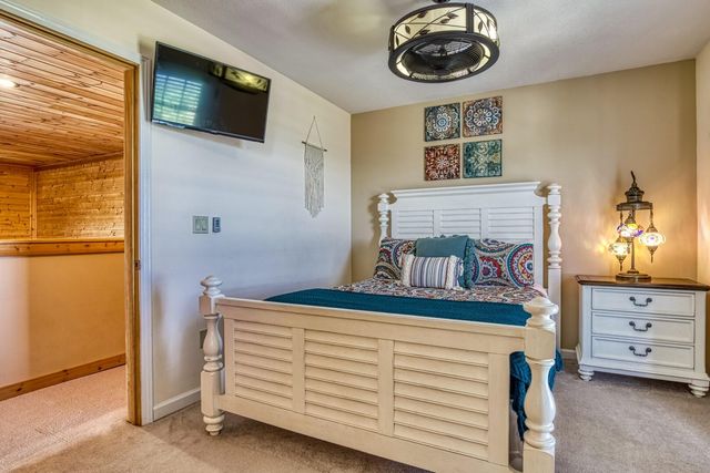 810 Oakley Way, Gatlinburg, TN 37738