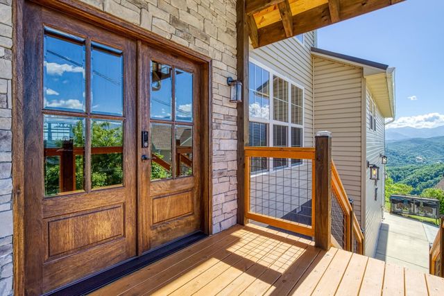 810 Oakley Way, Gatlinburg, TN 37738