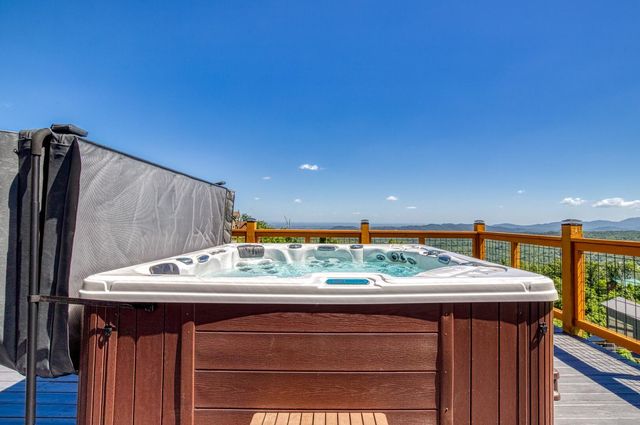 810 Oakley Way, Gatlinburg, TN 37738