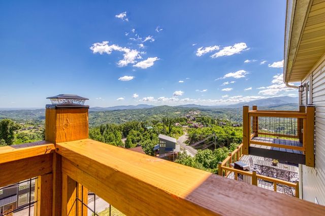 810 Oakley Way, Gatlinburg, TN 37738