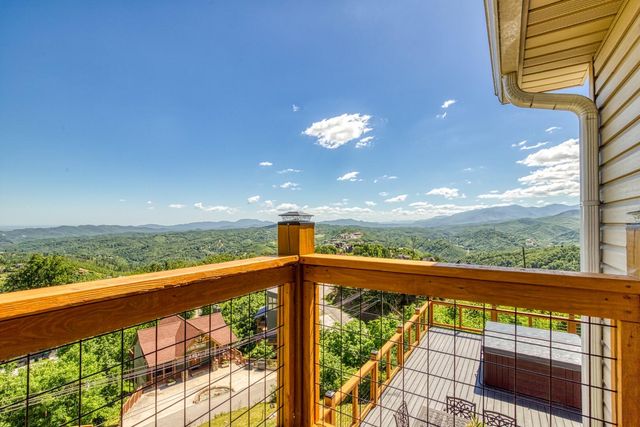 810 Oakley Way, Gatlinburg, TN 37738