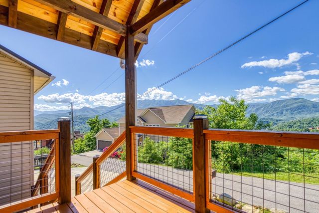 810 Oakley Way, Gatlinburg, TN 37738