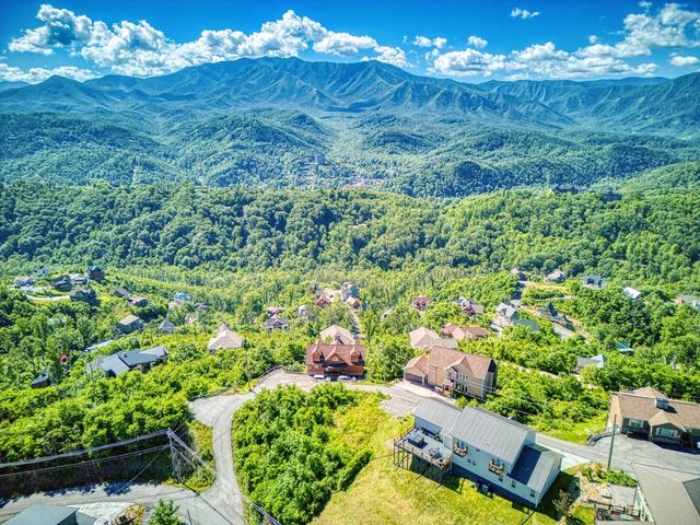 810 Oakley Way, Gatlinburg, TN 37738