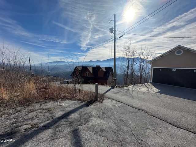 810 Oakley Way, Gatlinburg, TN 37738