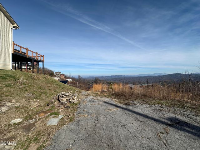 810 Oakley Way, Gatlinburg, TN 37738