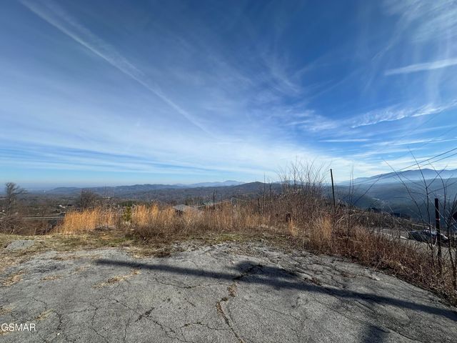 810 Oakley Way, Gatlinburg, TN 37738