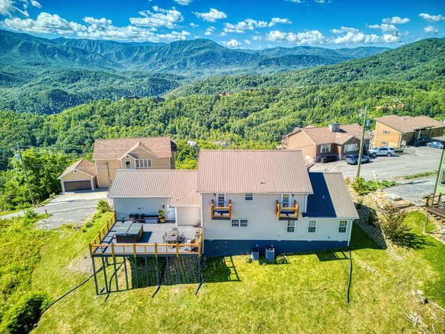 810 Oakley Way, Gatlinburg, TN 37738