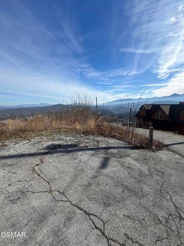 810 Oakley Way, Gatlinburg, TN 37738