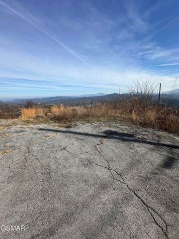 810 Oakley Way, Gatlinburg, TN 37738