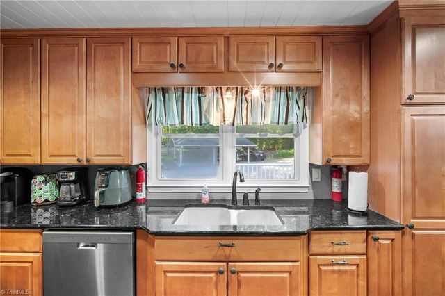 851 Holloway Church Road, Lexington, NC 27292