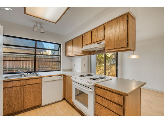 9731 Sw LONDON Ct, Portland, OR 97223