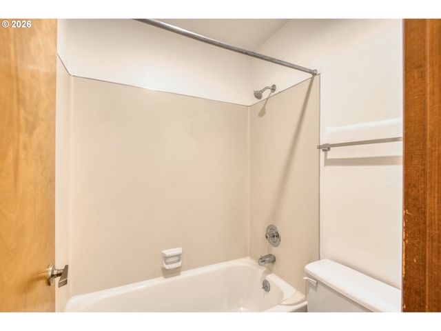 9731 Sw LONDON Ct, Portland, OR 97223