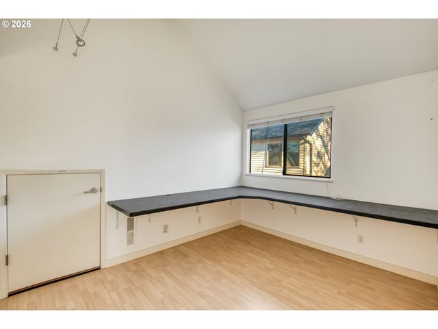 9731 Sw LONDON Ct, Portland, OR 97223