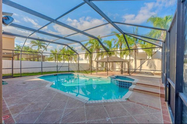 19431 SW 2nd St, Pembroke Pines, FL 33029