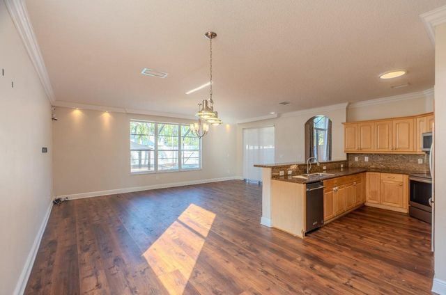 19431 SW 2nd St, Pembroke Pines, FL 33029