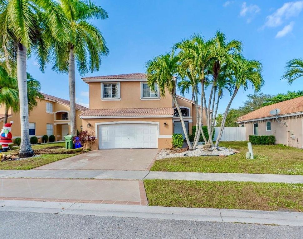 19431 SW 2nd St, Pembroke Pines, FL 33029