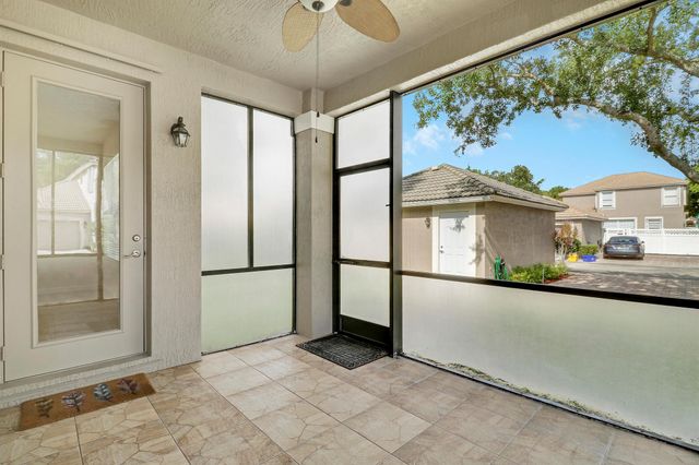 8217 Calterra Drive, Palm Beach Gardens, FL 33418