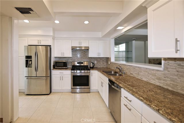 5939 Graves Avenue, Encino, CA 91316