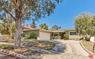 2302 Duxbury Circle, Los Angeles, CA 90034