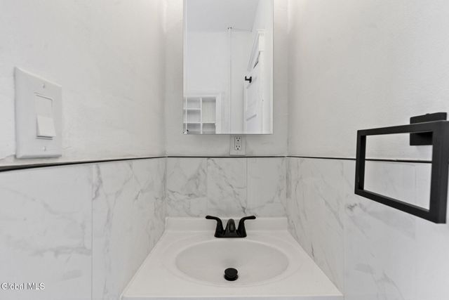 8 Stanwix Street, Albany, NY 12209