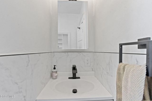 8 Stanwix Street, Albany, NY 12209