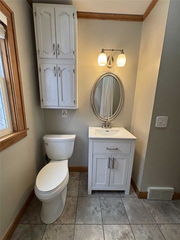 1420 Henderson Avenue, Des Moines, IA 50316