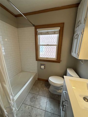 1420 Henderson Avenue, Des Moines, IA 50316