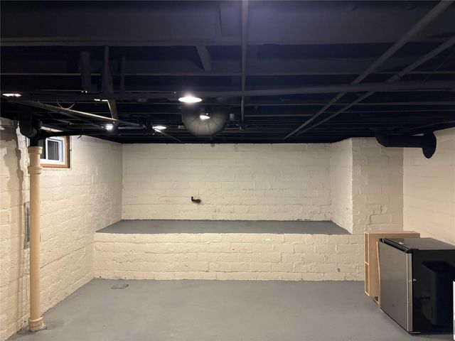 1420 Henderson Avenue, Des Moines, IA 50316