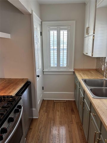 1420 Henderson Avenue, Des Moines, IA 50316