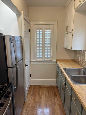 1420 Henderson Avenue, Des Moines, IA 50316