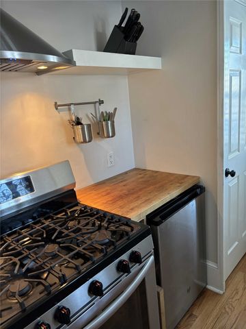 1420 Henderson Avenue, Des Moines, IA 50316