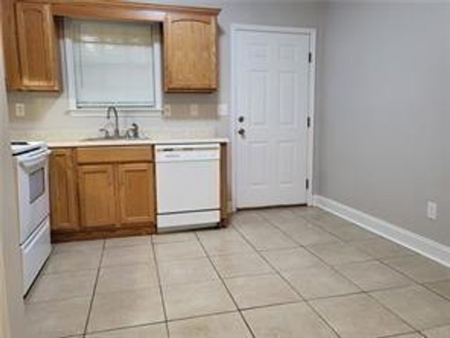 132 Bayou Sara Avenue 104-B, Saraland, AL 36571