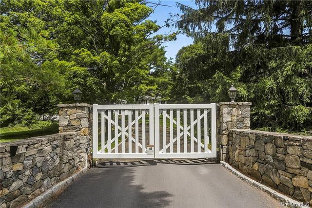 22 Long Meadow Road, Bedford, NY 10506