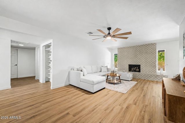 2602 E LARKSPUR Drive, Phoenix, AZ 85032