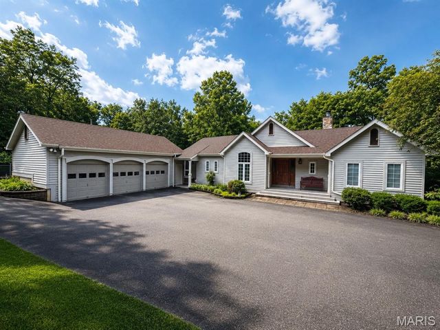 8767 John McKeever Road, Pacific, MO 63069