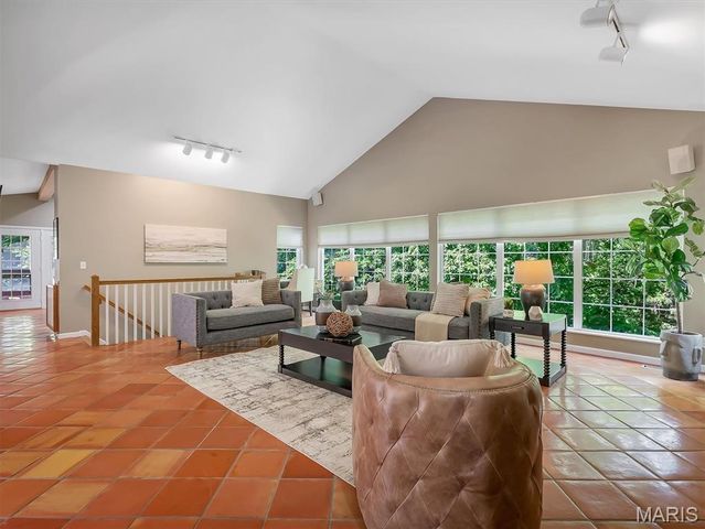8767 John McKeever Road, Pacific, MO 63069