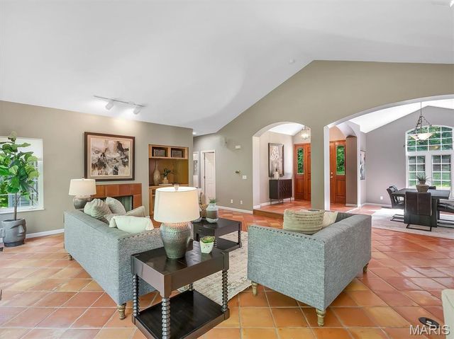 8767 John McKeever Road, Pacific, MO 63069
