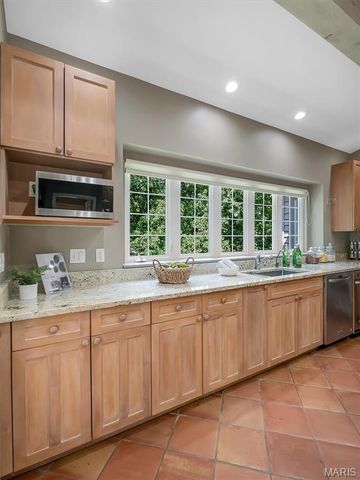 8767 John McKeever Road, Pacific, MO 63069