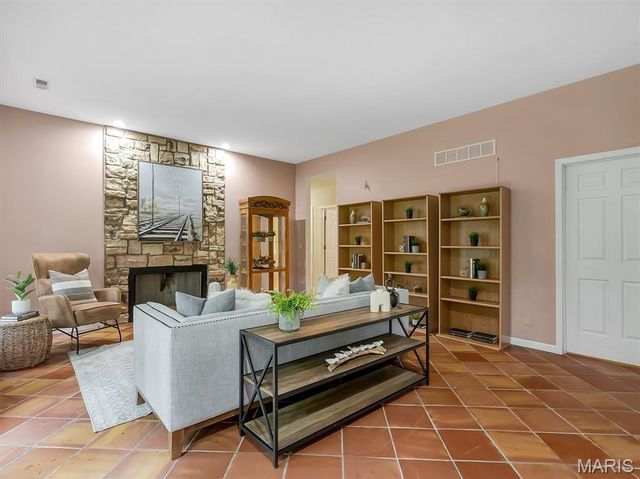 8767 John McKeever Road, Pacific, MO 63069