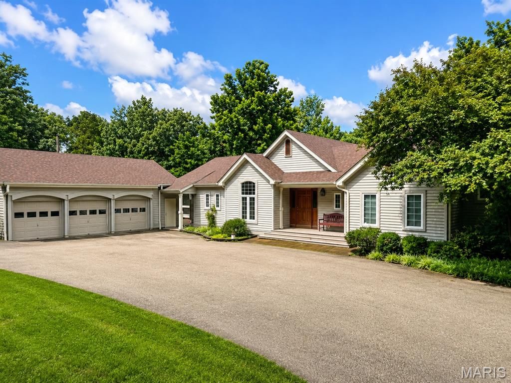 8767 John McKeever Road, Pacific, MO 63069