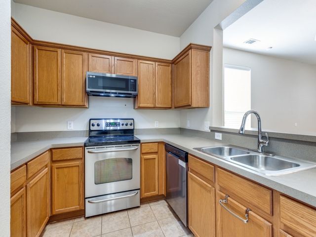 10800 Astor Drive, Fort Worth, TX 76244